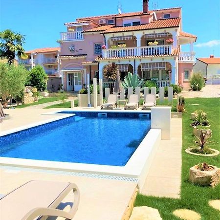 Apartment Villa Engel With Pool Porec Exterior photo