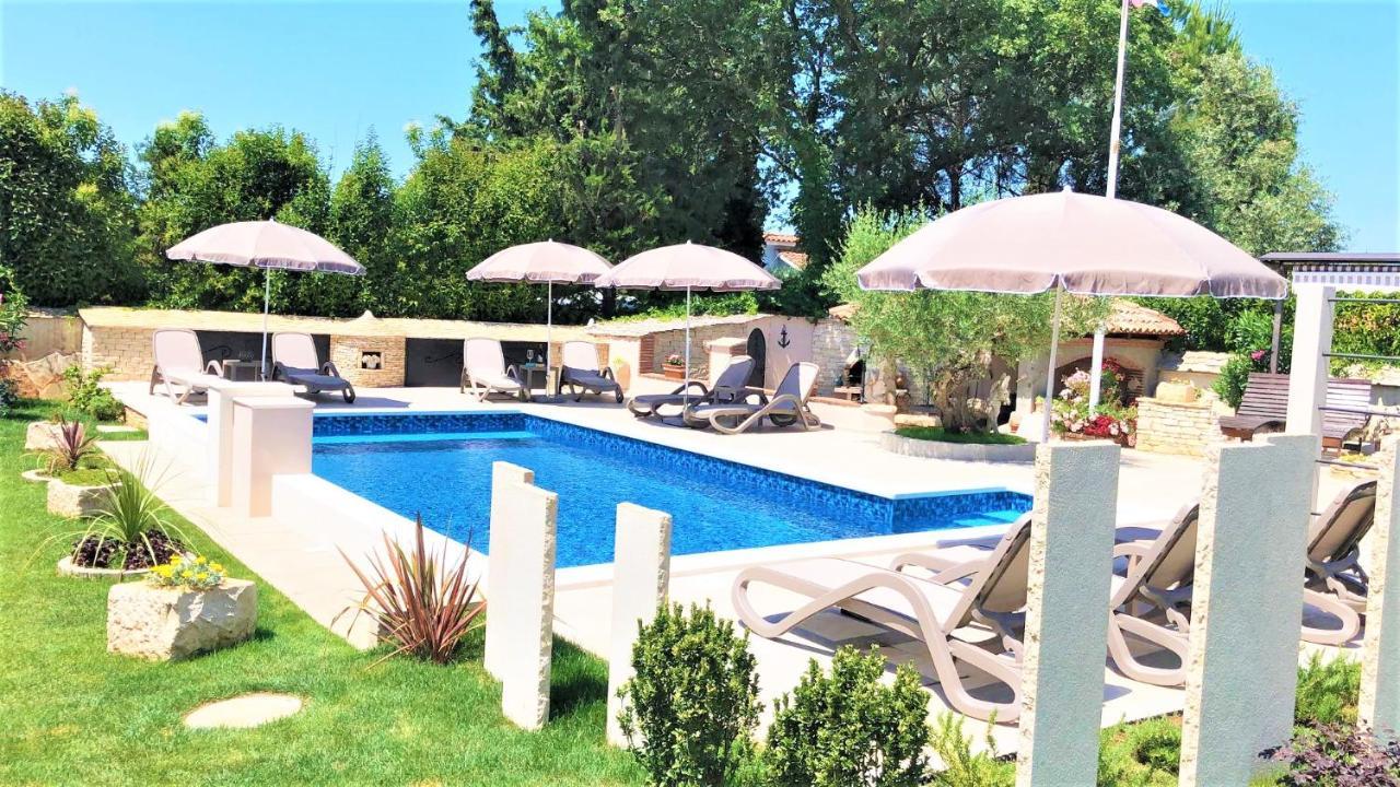 Apartment Villa Engel With Pool Porec Exterior photo