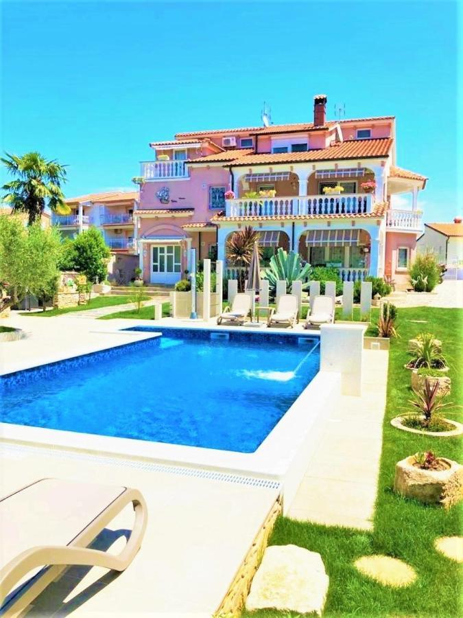 Apartment Villa Engel With Pool Porec Exterior photo