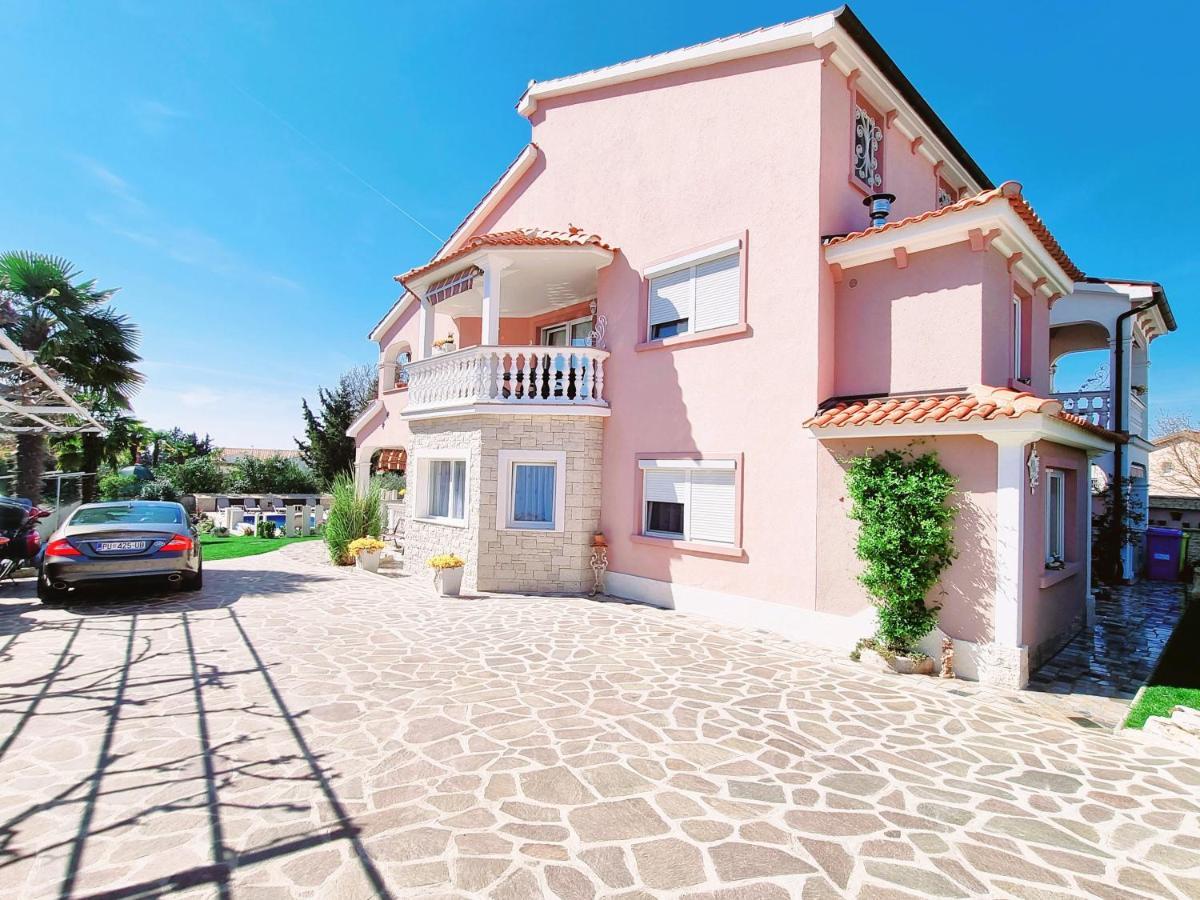 Apartment Villa Engel With Pool Porec Exterior photo