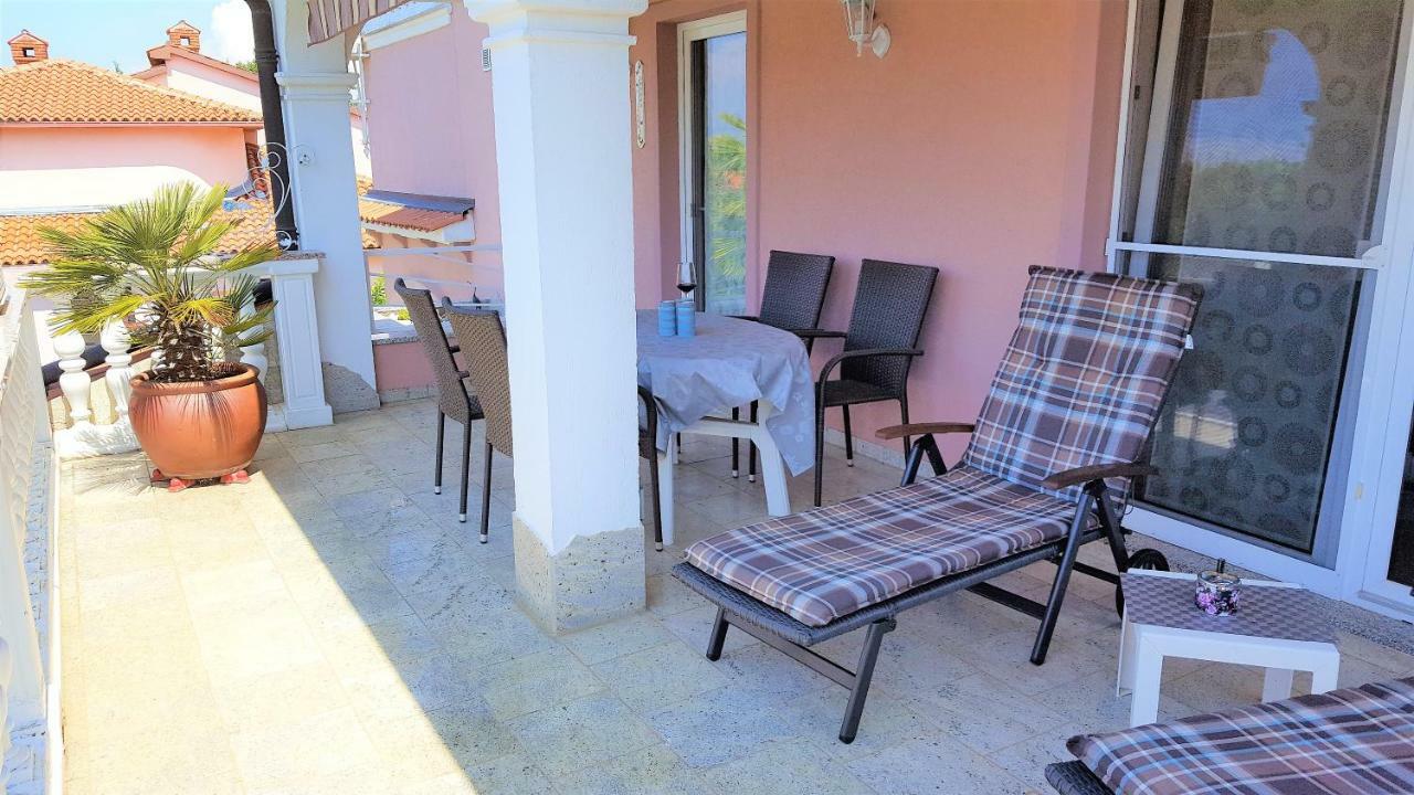Apartment Villa Engel With Pool Porec Exterior photo